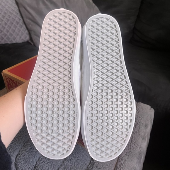 White slip on vans - Picture 3 of 3